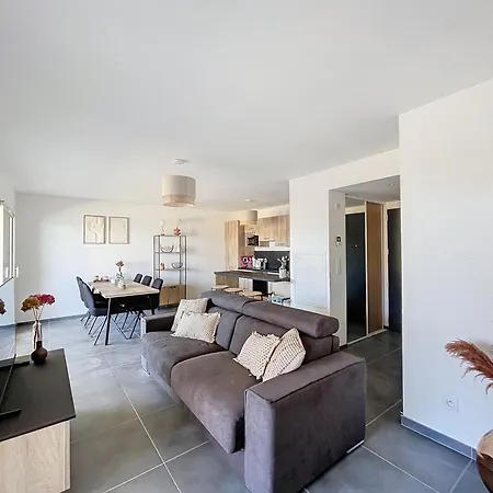 Dans Avec Piscine Апартаменты